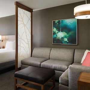 Upper Floors Queen Room